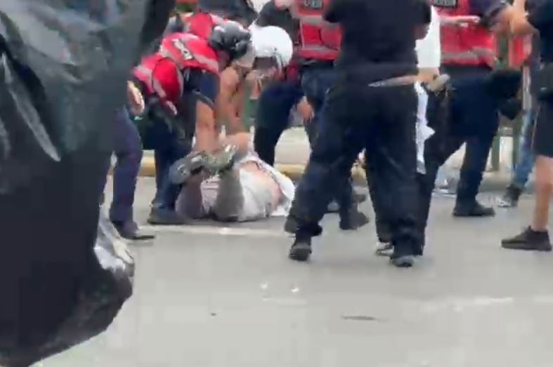 policia protestues