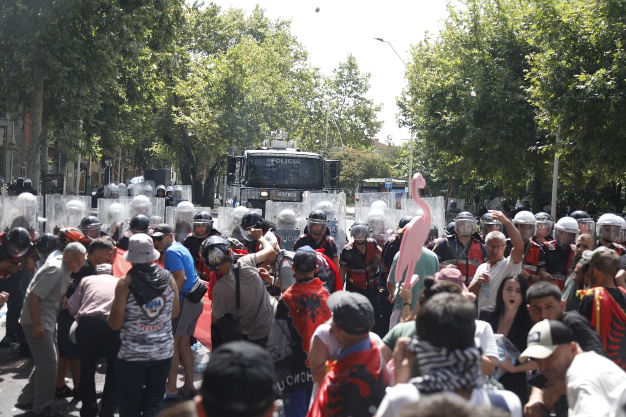 protesta 23 korrik parlamenti (8)