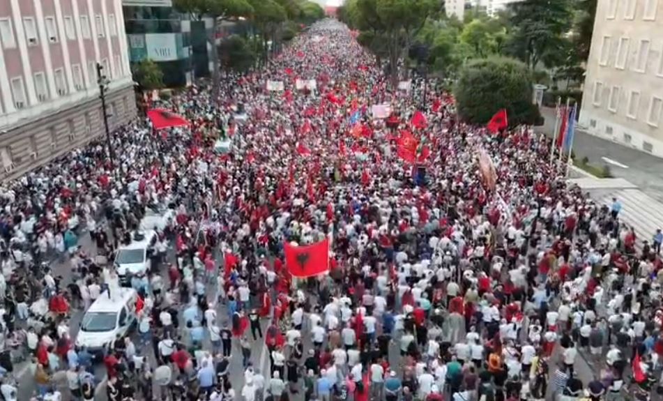 protesta pamjet me dron