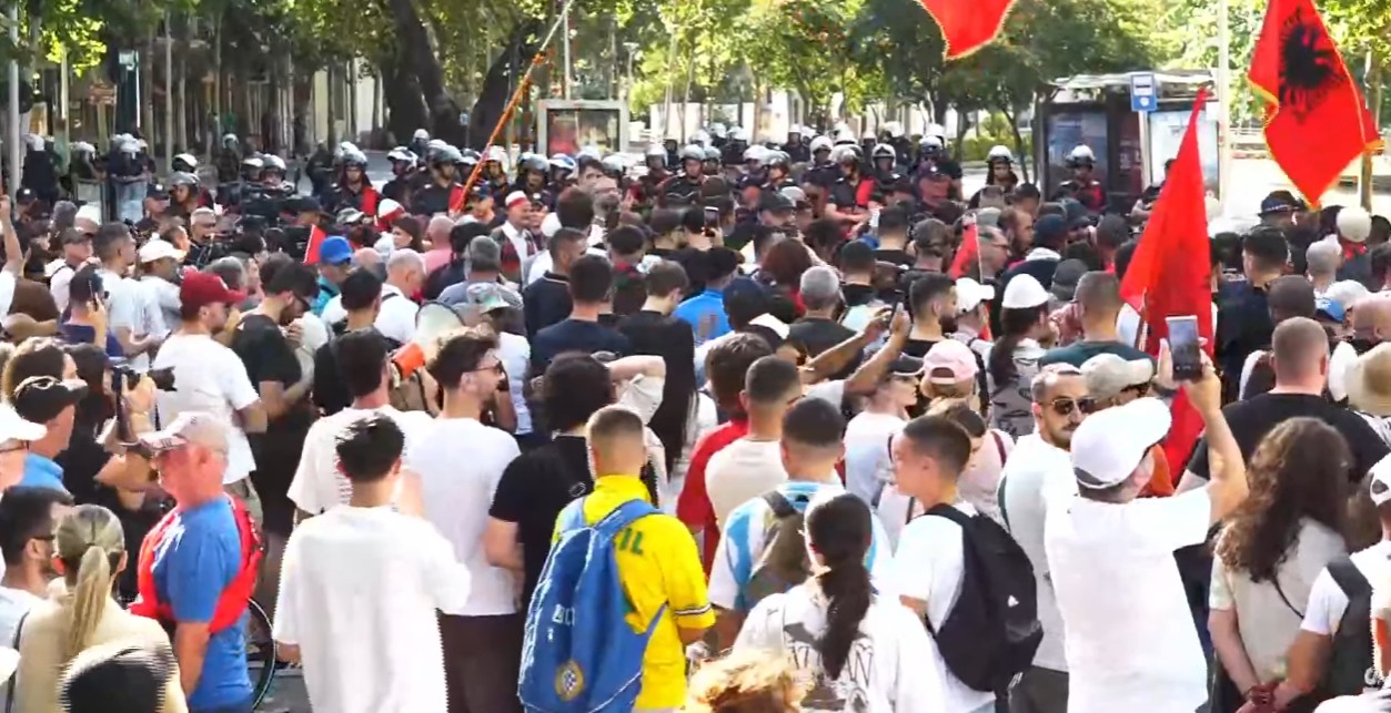 protesta para kuvendit