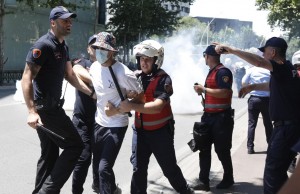 protesta para parlamentit policia (3)