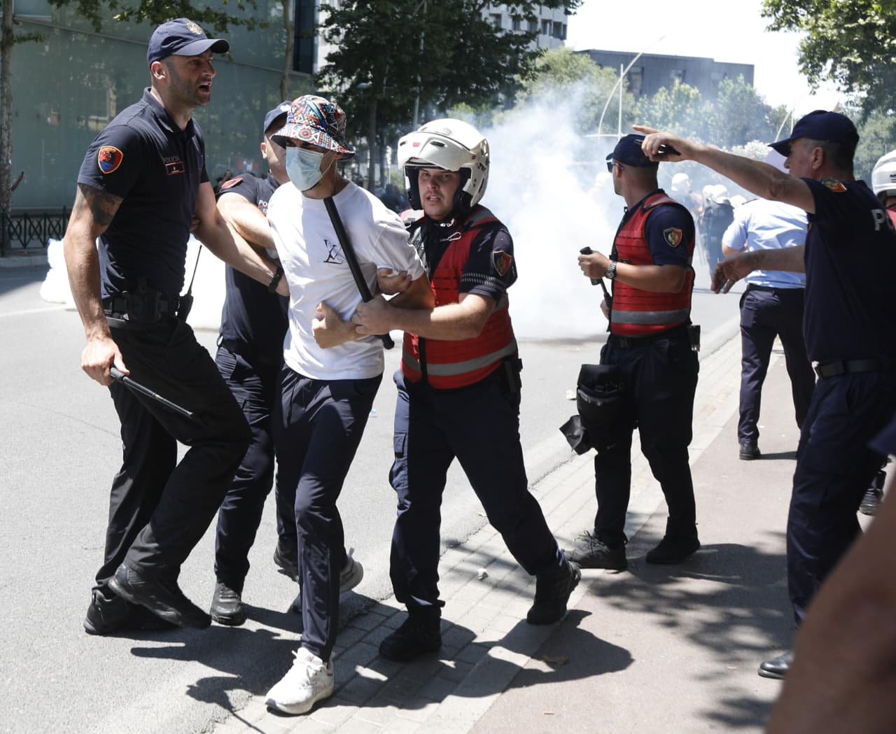 protesta para parlamentit policia (3)