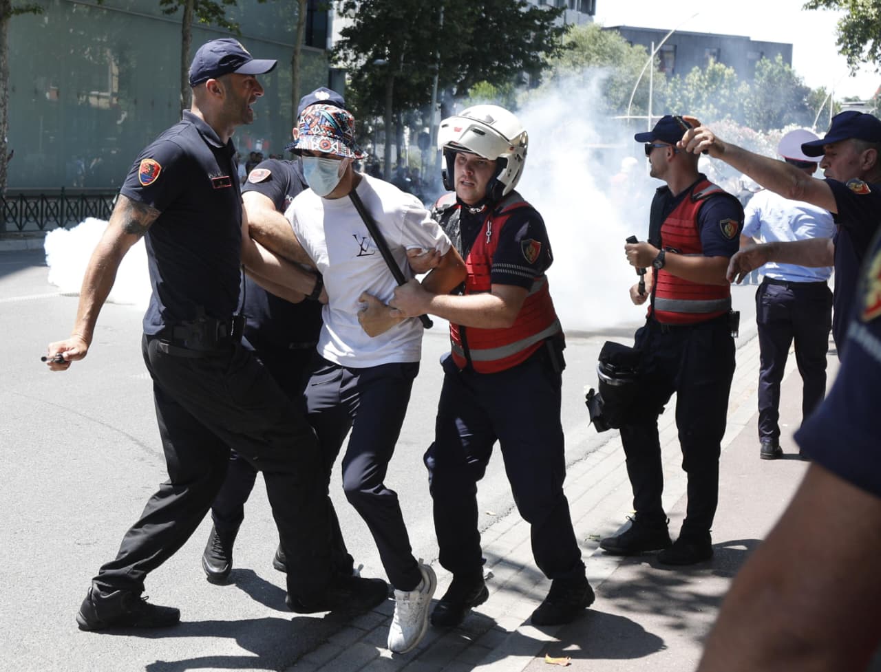 protesta para parlamentit policia (4)