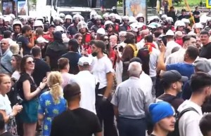 protesta para parlamentit