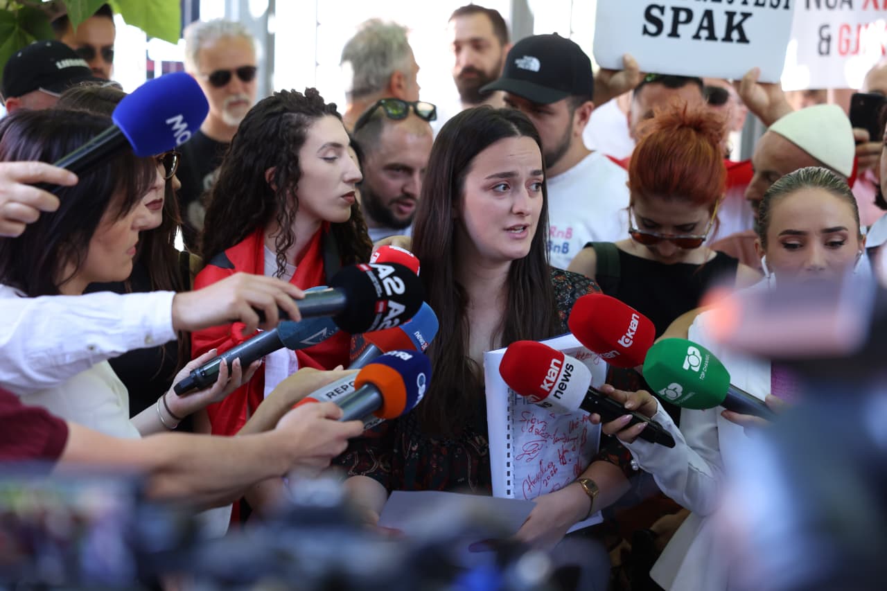 protesta para spak sidorela vatnikaj libri albania files (1)