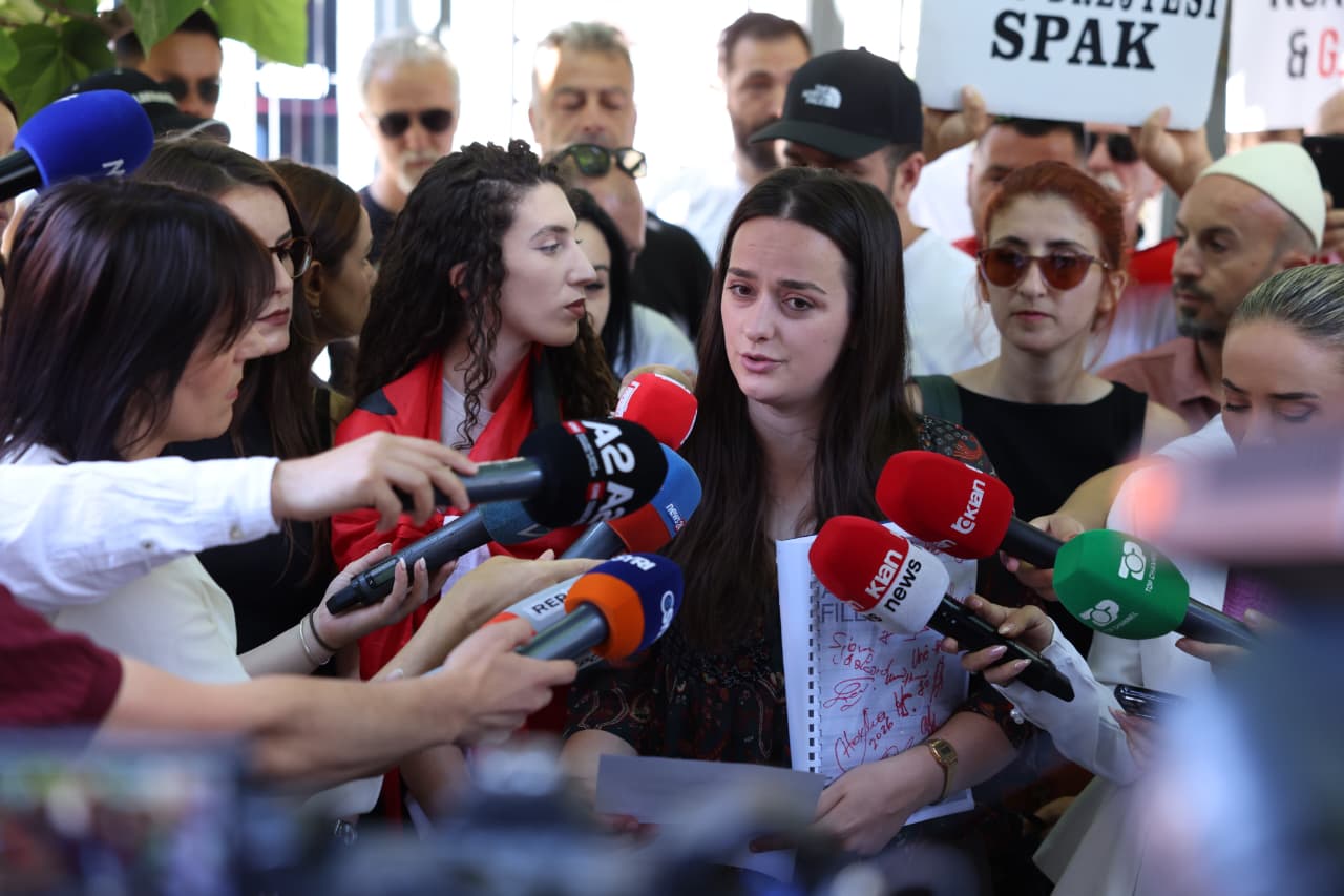 protesta para spak sidorela vatnikaj libri albania files (4)