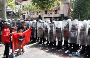 protesta parlamenti 23 korrik