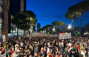 protestat pankarta tirane kryeministria edi rama (13)