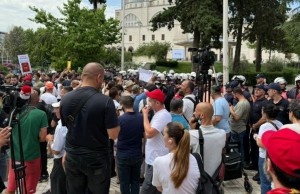 protestuesit te kuvendi sot