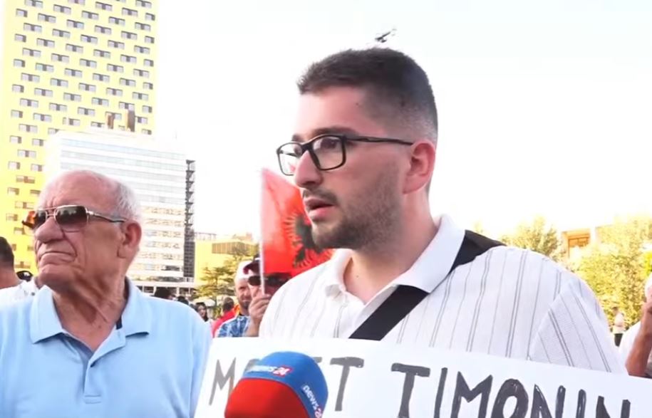 timoni proteste